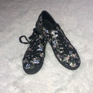 Black floral low rise sneakers